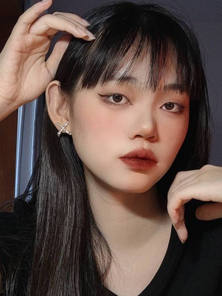 漠漠-江苏省·南京市·浦口区-***-买家秀,接饰品衣服包包等等,会化妆会p图按要求,身高172cm,体重52kg。