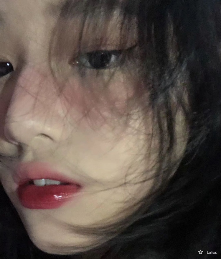 Lalisa.-湖北省·武汉市·洪山区--接寄拍 送拍
身高168体重110 (俺是一名学生)
有拍照经验风格多变
自己拍照修图(衣服 首饰化妆品都可接)
很好说话!希望老板们能来找俺合作喔!