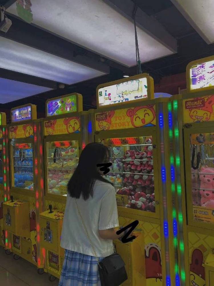 小熊-河南省·郑州市·金水区-***,快手-我16岁,会钢琴舞蹈美术,就是想接单赚点零花钱👀。如果我被录用的话我一定会好好工作