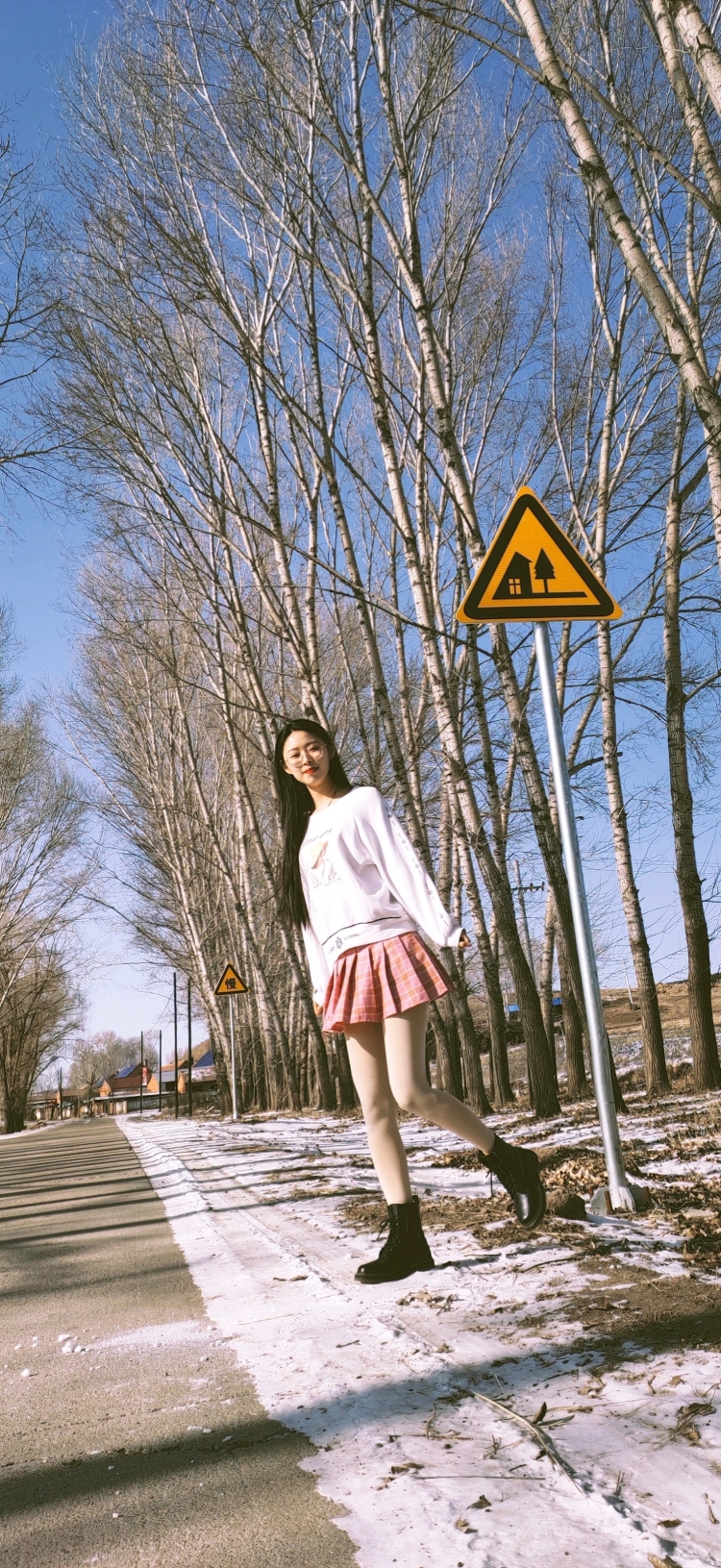 Youth-Drunk-黑龙江省·牡丹江市·穆棱市-抖音-身高：172cm  体重：49kg    
擅长拍摄买家秀及详情页，首饰、服装、美瞳等都可以
人美心善，拍摄注意细节