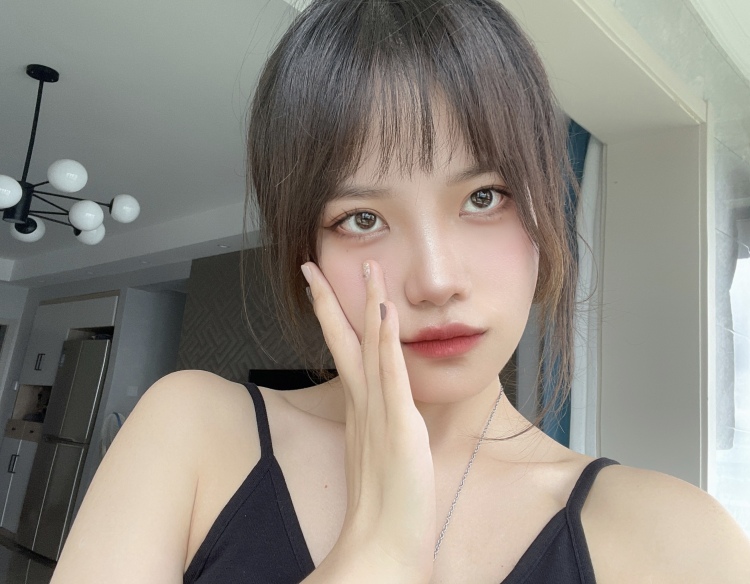 984-上海市·上海市·静安区-微博｜***-素人模特，自带专业摄影，人像修图，软文撰写团队，以及部分品牌方支持，高质量出图，合作可聊