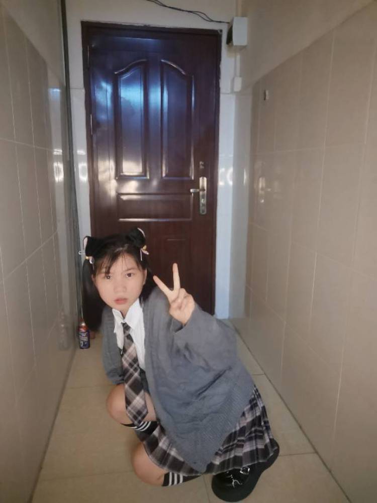 ㅤ兰-广东省·东莞市·大朗镇-快手 -我第一次做也没有什么经验,平时爱好就是玩游戏,看小说,看漫画,在快手上认识这个平台,别人跟我合作的时候,我都不知道怎么联系,闹了乌龙,我加入这个平台就是想赚点零花钱