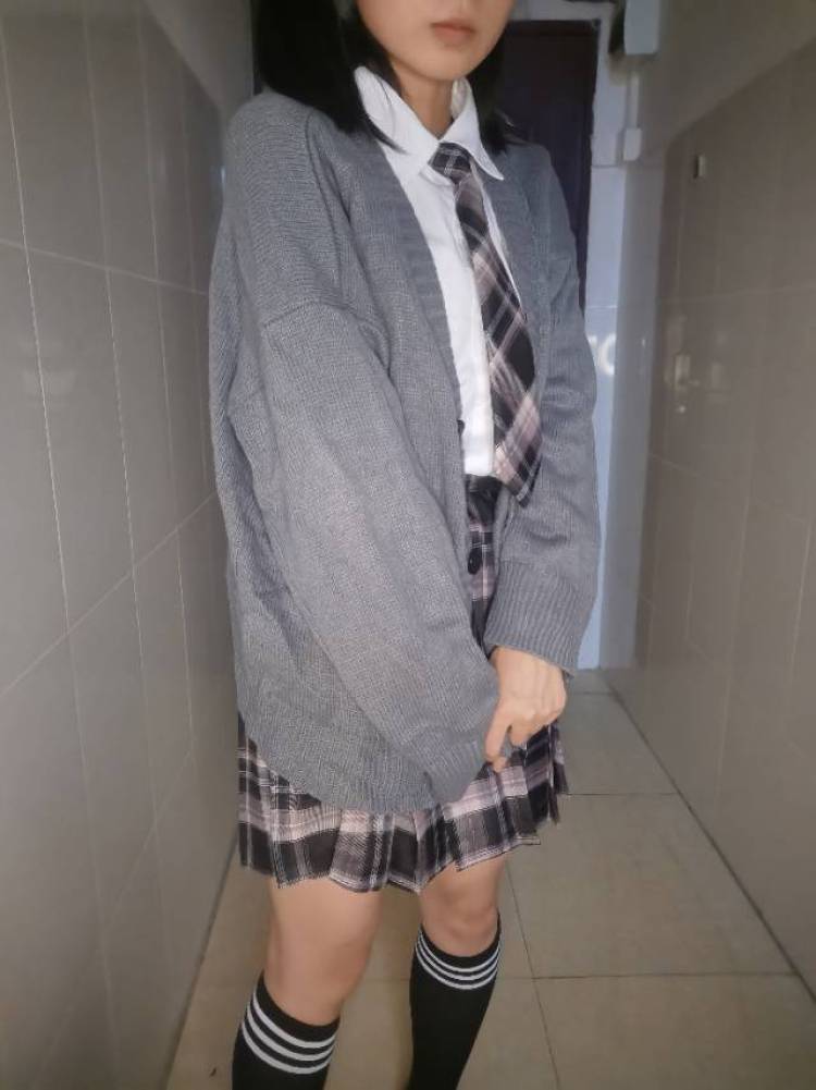ㅤ兰-广东省·东莞市·大朗镇-快手 -我第一次做也没有什么经验,平时爱好就是玩游戏,看小说,看漫画,在快手上认识这个平台,别人跟我合作的时候,我都不知道怎么联系,闹了乌龙,我加入这个平台就是想赚点零花钱