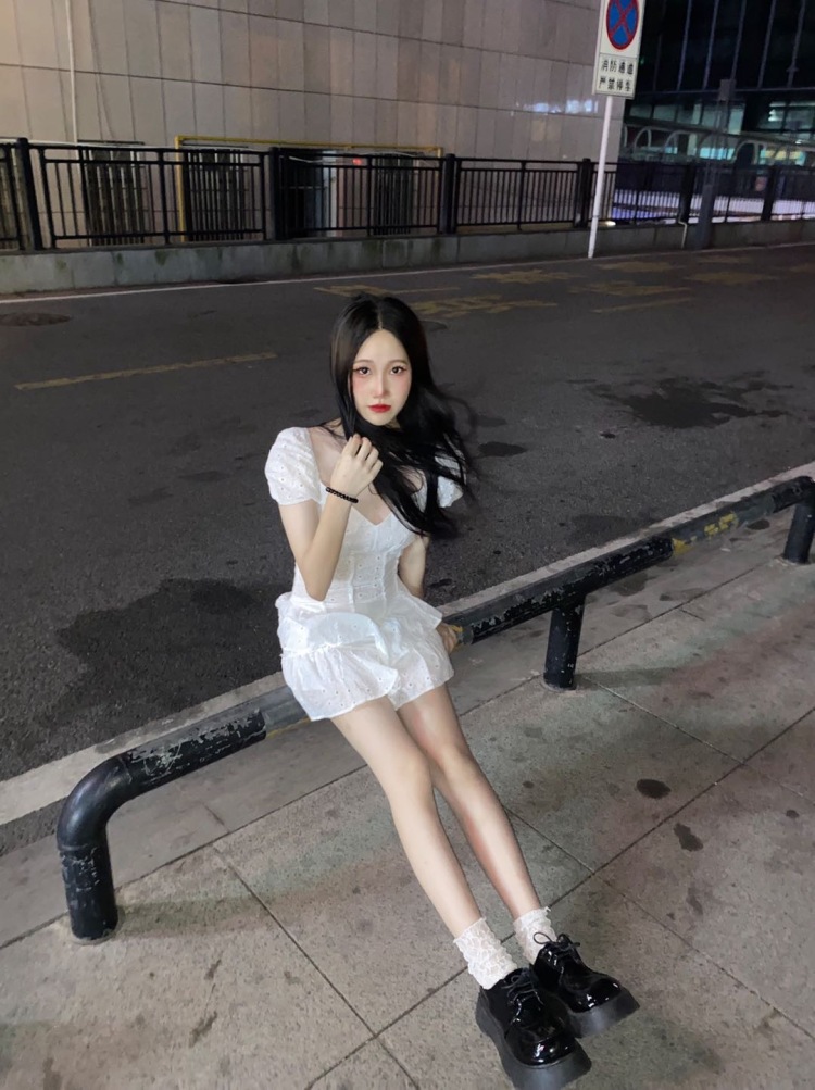 D-湖南省·湘潭市·雨湖区--接寄拍 拼多多/淘宝都行
身高160 体重80
本人会p图哦