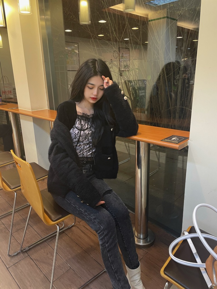 小蓝蓝-浙江省·杭州市·余杭区-抖音 -接服装单、鞋子单，网红风、休闲风都可拍照认真负责，擅长p图，