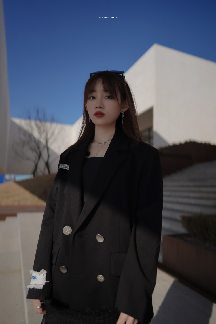 Roo.-陕西省·西安市·雁塔区-抖音、***、微博-TB、PDD主图以及视频拍摄、衣服、鞋子饰品、美瞳等寄拍、买家秀、开箱测评种草、短视频创作、日常拍照为相机或iPhone12、精通修图软件和剪辑软件,个人穿衣风格比较多变,具有很好的搭配能力,可根据商