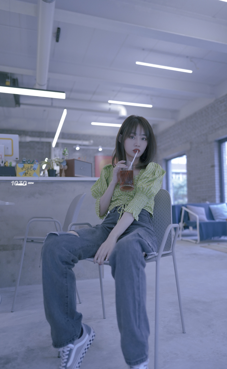 Roo.-陕西省·西安市·雁塔区-抖音、***、微博-TB、PDD主图以及视频拍摄、衣服、鞋子饰品、美瞳等寄拍、买家秀、开箱测评种草、短视频创作、日常拍照为相机或iPhone12、精通修图软件和剪辑软件,个人穿衣风格比较多变,具有很好的搭配能力,可根据商