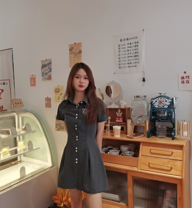 溺-湖南省·湘潭市·雨湖区-抖音 微博 ***-学过舞蹈 目前是学生 平时比较喜欢拍照 P图 想接单 手 腿 腰都还算好看比较瘦 可以接袜子 衣服 鞋 包包 饰品等的单都可以