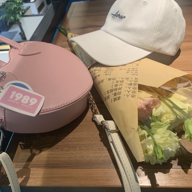 Koi-广东省·云浮市·新兴县--接网店寄拍 买家秀 美瞳 饰品 服装类 风格全面 
又耐心态度好 会p图 有一定审美