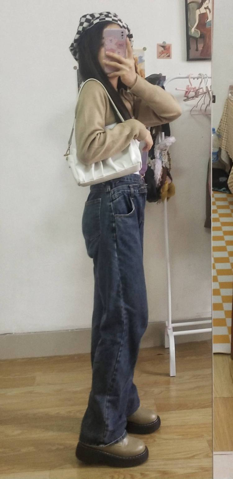 树莓奶冻 .🍧-广东省·江门市·鹤山市-***-喜欢拍照 穿搭方面的 身高160/50kg 想拍一些买家秀 包包 衣服 鞋子都🉑 🉑🉑