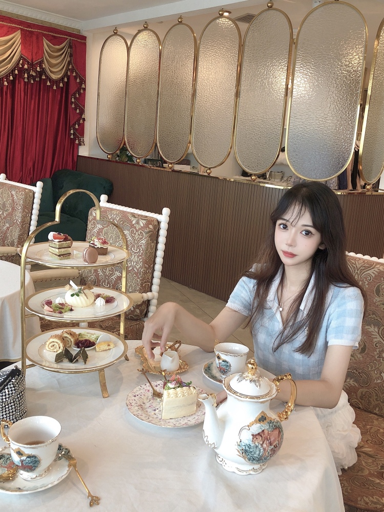 容易烦-福建省·厦门市·海沧区--经常接探店打卡~ 可接服装寄拍 抖音3.2w ***553 微博1420