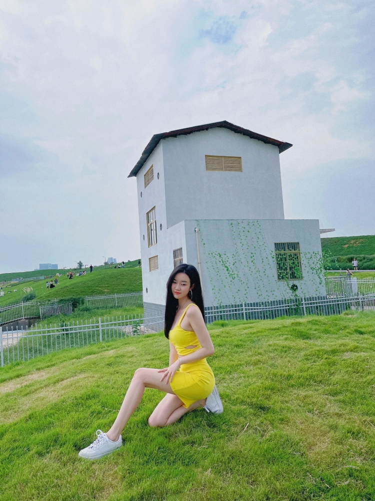 🧸ྀི果儿-四川省·成都市·武侯区-抖音,***-风格可盐可甜,各种风格可接,喜欢拍照,P图,买家秀,服装,饰品,生活用品都可接。探店打卡,常用***和抖音,拍抖音视频。
