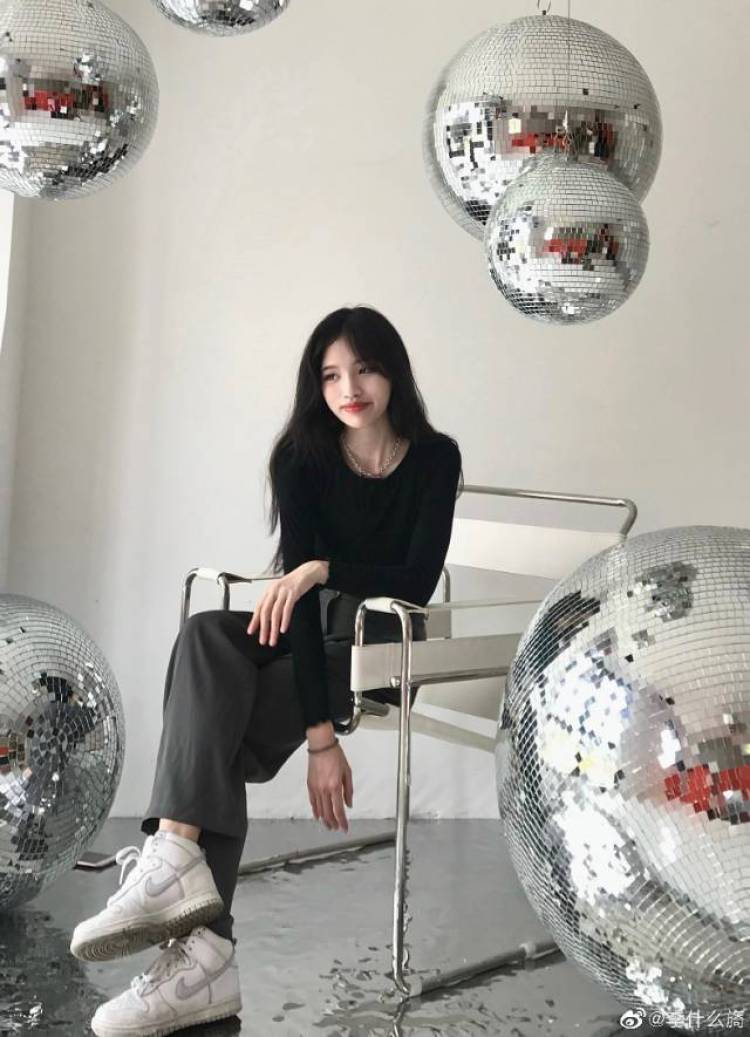 李什么旖-浙江省·台州市·温岭市--身高168体重97,擅长拍照,出图快,有丰富拍照经验,不拖图,会尽心尽力完成每一份任务