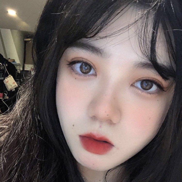 Rita 🦦-上海市·上海市·宝山区--接大码衣服/美妆美瞳寄拍，上海地区探店，喜欢吃东西和分享，脸小苹果身材