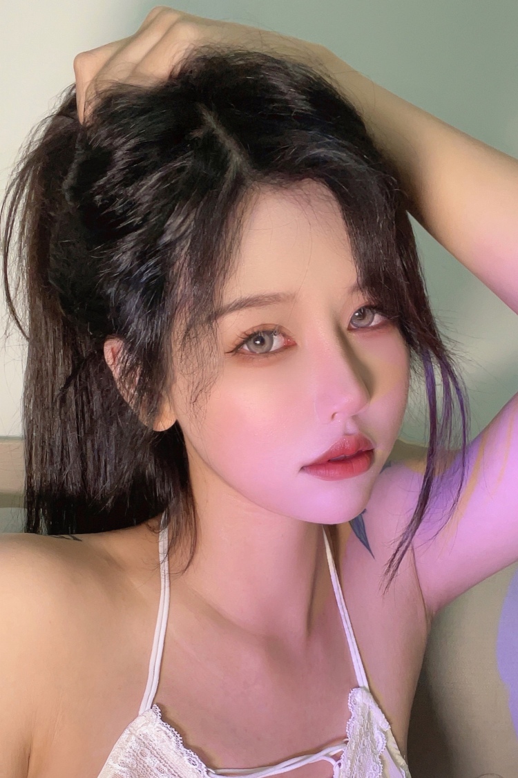 edc的小宝贝-江苏省·无锡市·新吴区--接寄拍 各种风格 服装 美妆 有相机 补光灯 等设备 设备齐全 出片快