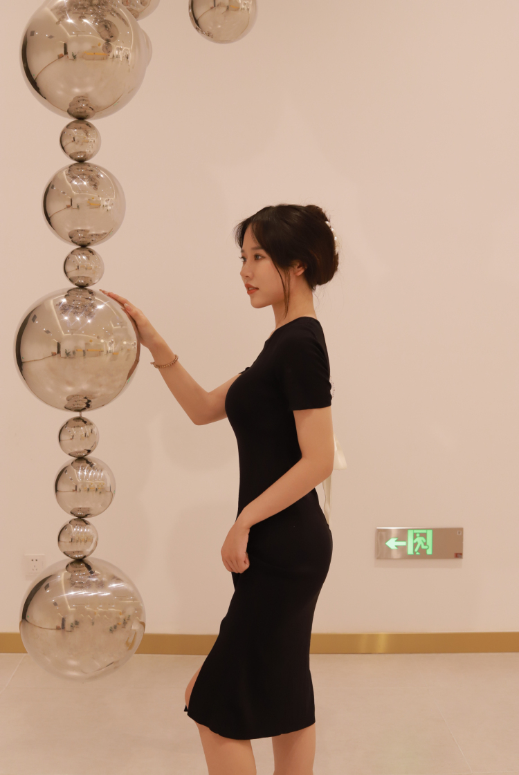 edc的小宝贝-江苏省·无锡市·新吴区--接寄拍 各种风格 服装 美妆 有相机 补光灯 等设备 设备齐全 出片快