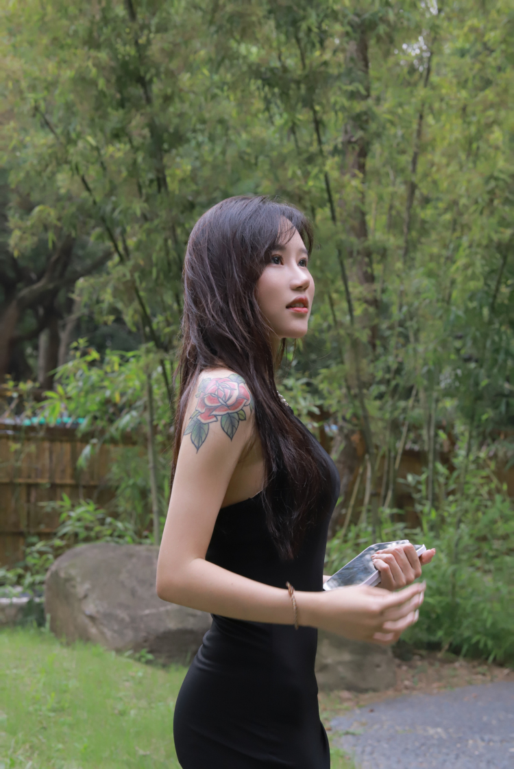 edc的小宝贝-江苏省·无锡市·新吴区--接寄拍 各种风格 服装 美妆 有相机 补光灯 等设备 设备齐全 出片快