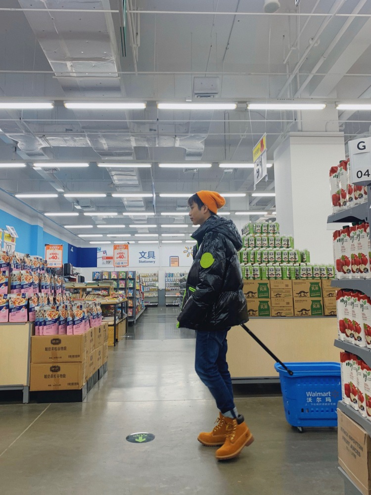 Evan👑一万杂货店(招代理)-浙江省·金华市·婺城区--175 54kg ,从事男装行业多年,喜欢潮牌穿搭,拍照,会P图。接买家秀。