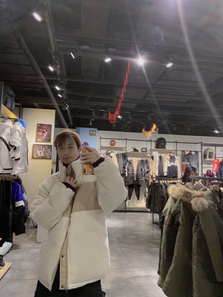 Evan👑一万杂货店(招代理)-浙江省·金华市·婺城区--175 54kg ,从事男装行业多年,喜欢潮牌穿搭,拍照,会P图。接买家秀。