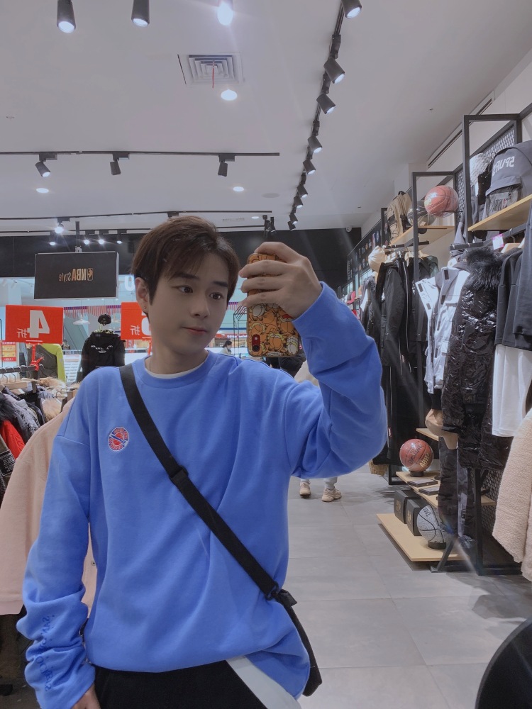 Evan👑一万杂货店(招代理)-浙江省·金华市·婺城区--175 54kg ,从事男装行业多年,喜欢潮牌穿搭,拍照,会P图。接买家秀。