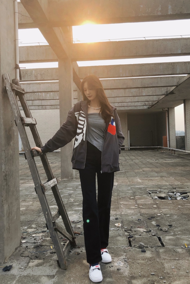 酸刘刘-广东省·佛山市·南海区-***-可接(衣服,包包,鞋子,服饰)***,买家秀
送拍➕稿费and寄拍
身高173体重48㎏
风格多变 会美化图片