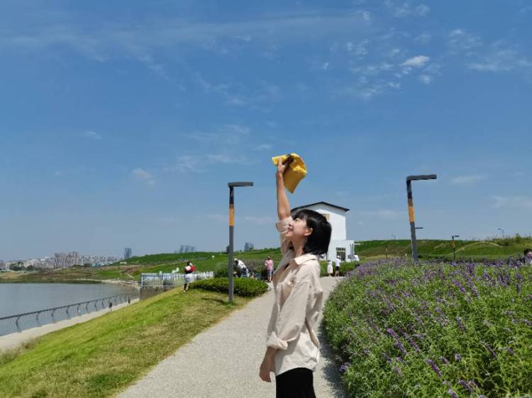 凉拌西瓜皮-四川省·成都市·武侯区-抖音 微博-承接买家秀,网拍,包包,衣服,鞋子,口红,帽子等都可以
长相偏甜美 身高165 体重95