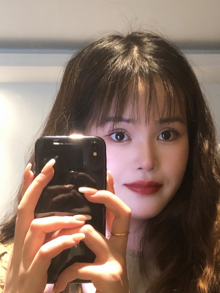 🥰-河南省·洛阳市·新安县--可接寄拍 衣服 饰品 美瞳都可  身高158体重96 斤 有需要寄拍的老板可联系我