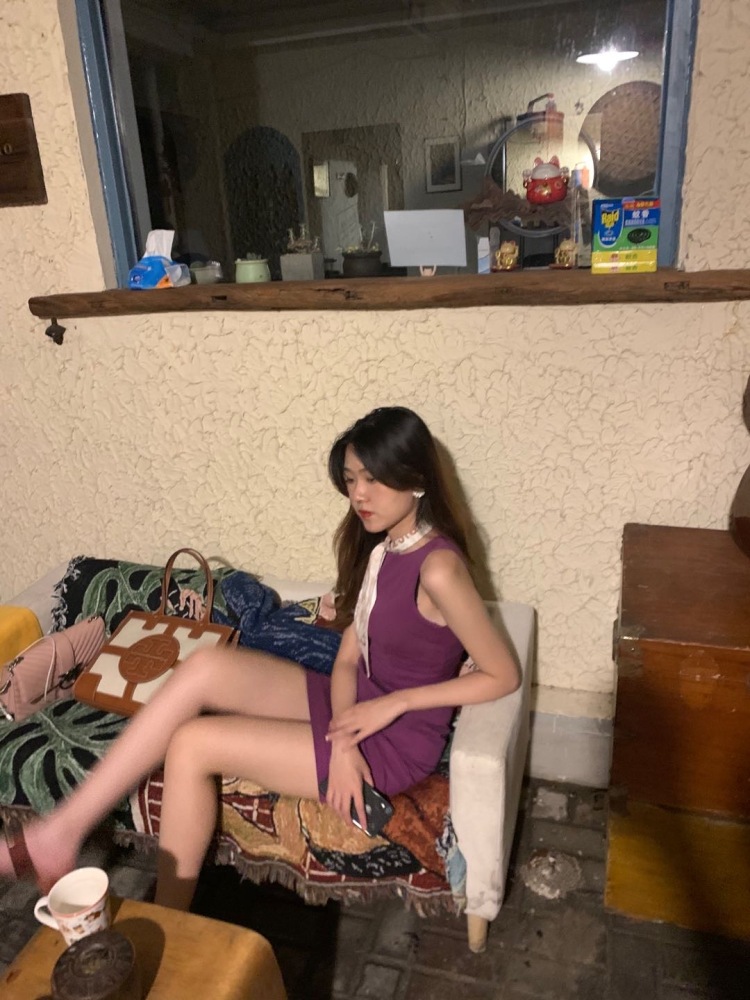 Besame Mucho-上海市·上海市·长宁区-微博 ***-接寄拍,学生,会拍摄出图快。
身高:175cm 体重52kg,能驾驭多种风格