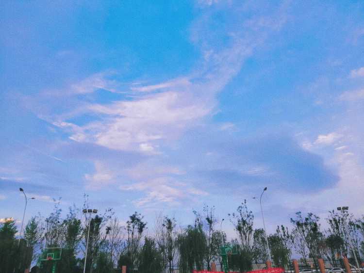 小冰-上海市·上海市·长宁区-抖音、知乎-(一)证件照、图片精修、P图、改字、海报、美工、详情页、抠图
(二)视频剪辑:宣传片、短视频