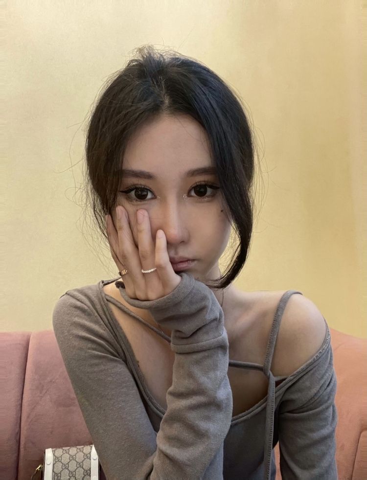 土行孙-河南省·郑州市·荥阳市-微博-身高168cm,体重88斤,会拍照,有审美,会p图,希望可以友好合作~可接服装、配饰、食品、美妆等