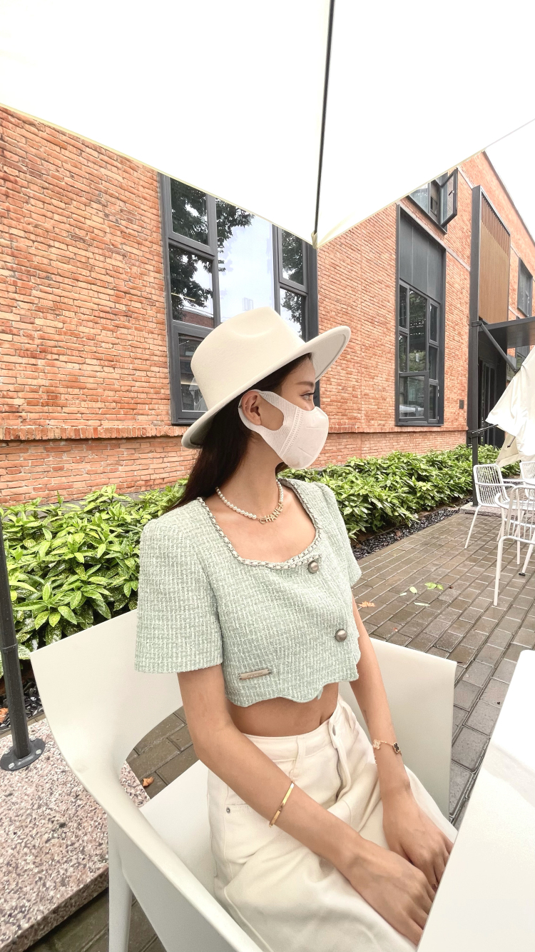 土行孙-河南省·郑州市·荥阳市-微博-身高168cm,体重88斤,会拍照,有审美,会p图,希望可以友好合作~可接服装、配饰、食品、美妆等