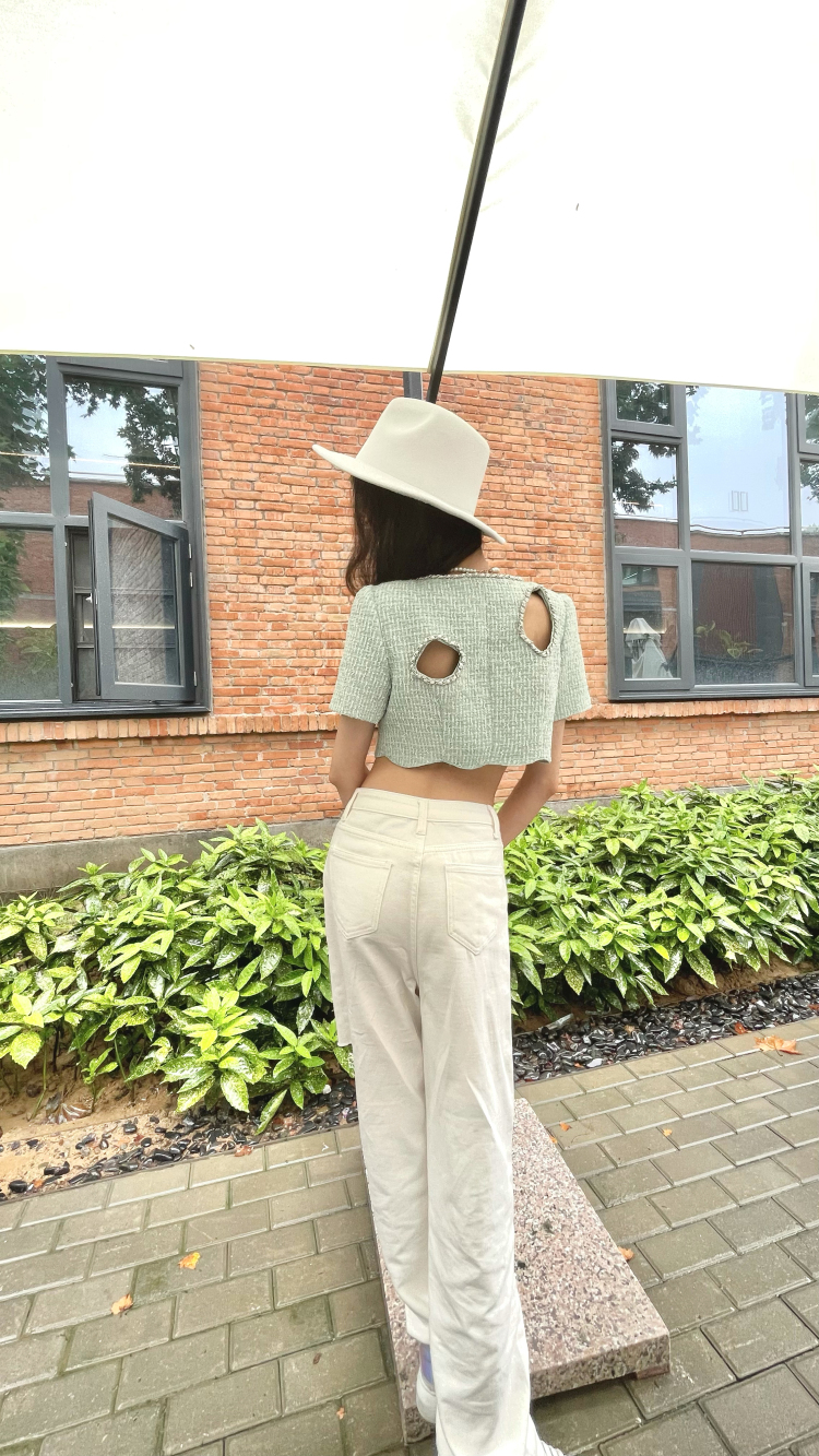 土行孙-河南省·郑州市·荥阳市-微博-身高168cm,体重88斤,会拍照,有审美,会p图,希望可以友好合作~可接服装、配饰、食品、美妆等