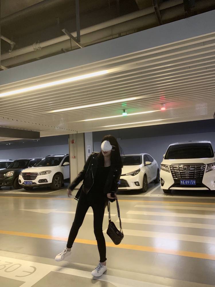 土行孙-河南省·郑州市·荥阳市-微博-身高168cm,体重88斤,会拍照,有审美,会p图,希望可以友好合作~可接服装、配饰、食品、美妆等