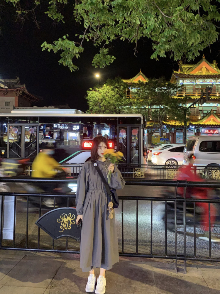 十八-河南省·郑州市·新郑市-抖音快手***微博-学生 喜欢拍照 会修图 会搭配 衣服 饰品 护肤品 日用品都可以 买家秀 详情页封面 作品推广 开箱测评种草