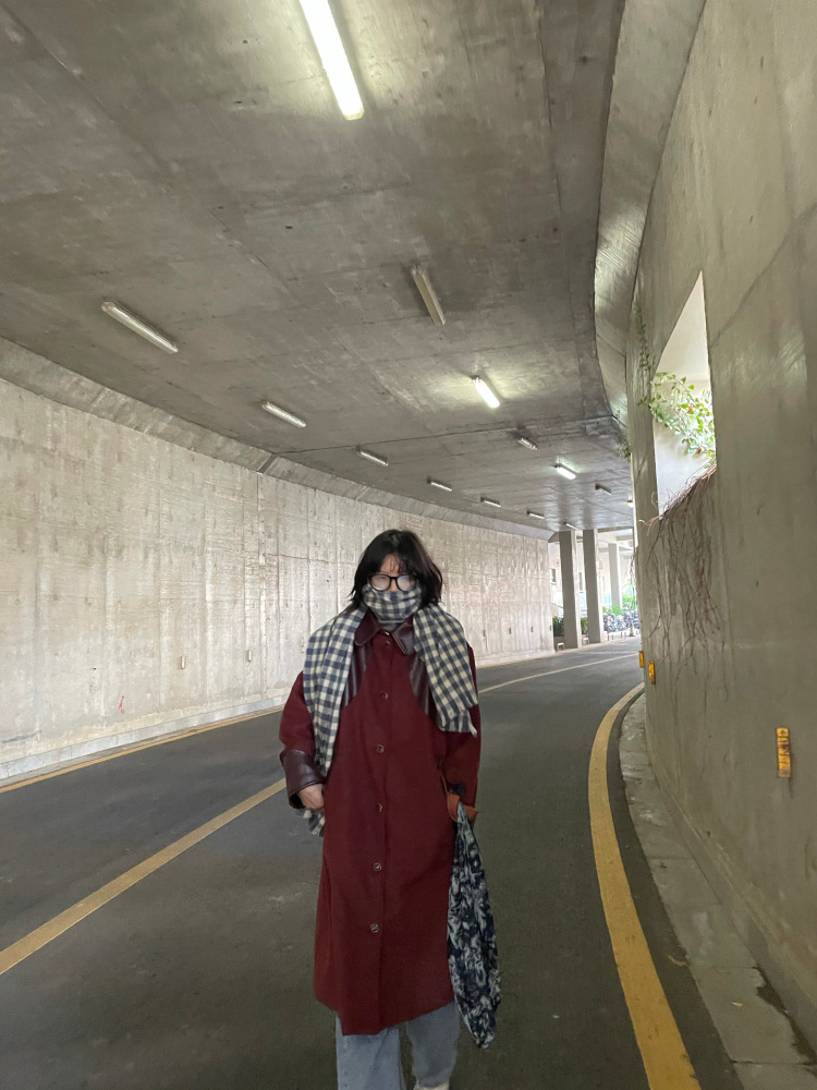 香辣鸡腿堡-江西省·九江市·浔阳区--淘宝买家秀 网拍 美瞳 可以兼职模特但是之前没试过 寄拍 衣服鞋子饰品类 喜欢拍照会p图