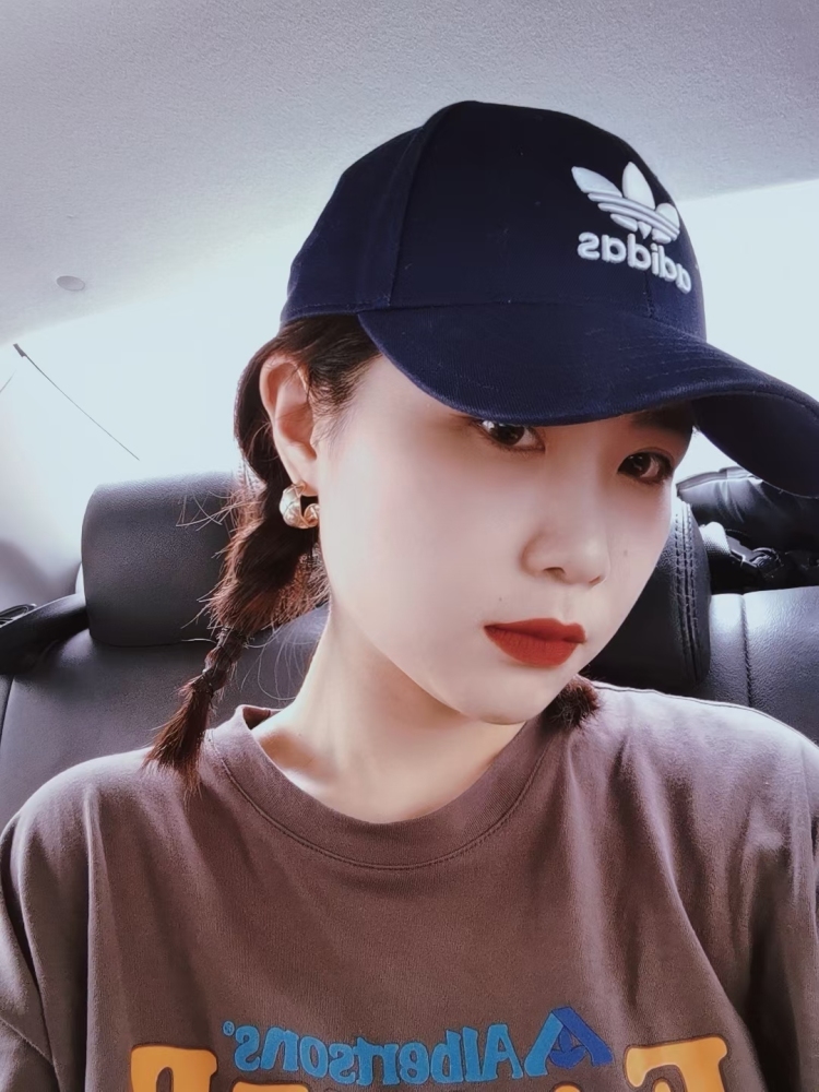 LuLu-四川省·成都市·成华区-抖音:Lu1u阿姨-本人在职服装行业,平时喜欢探店拍照,穿衣风格都可以驾驭,主要以休闲风为主,可盐可甜的酷girl