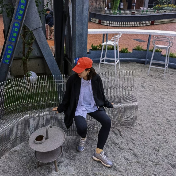 LuLu-四川省·成都市·成华区-抖音:Lu1u阿姨-本人在职服装行业,平时喜欢探店拍照,穿衣风格都可以驾驭,主要以休闲风为主,可盐可甜的酷girl