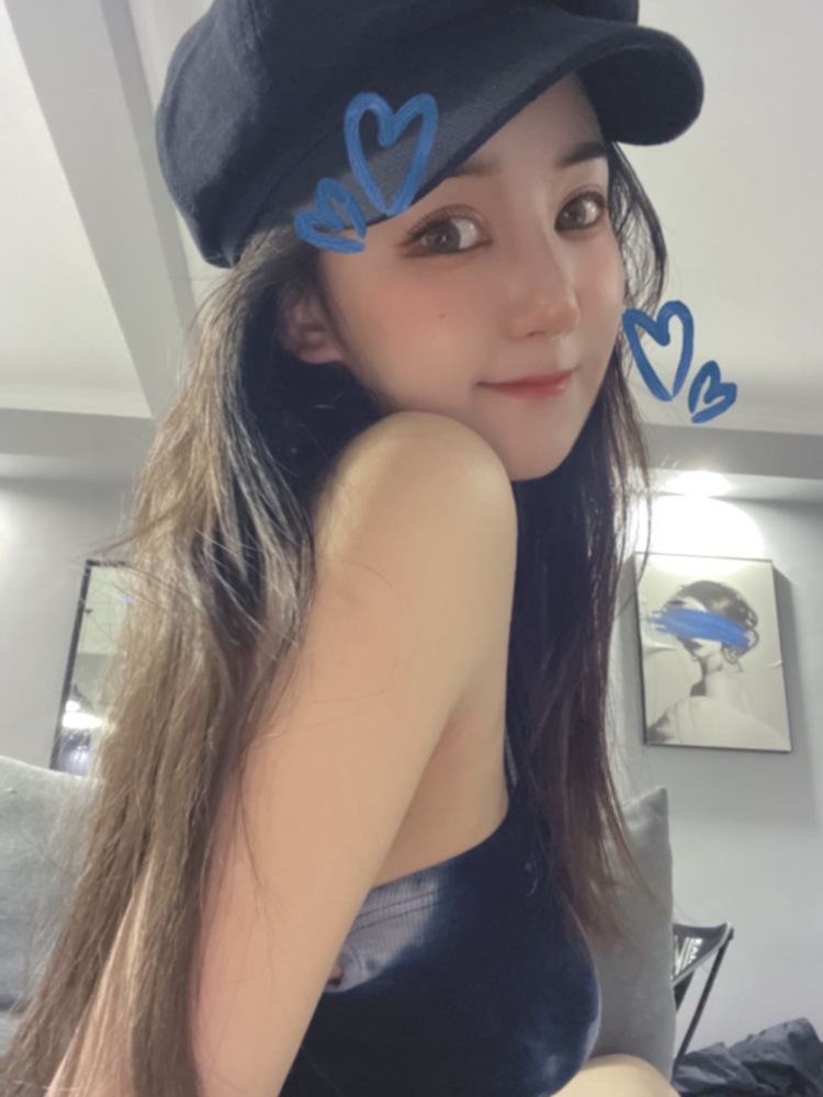 李李李JOJO-湖南省·长沙市·开福区--承接寄拍：包包，衣服，鞋子，口红，帽子，美瞳，饰品，等都可以
长相偏甜美 身材匀称
身高：160CM
体重：52KG