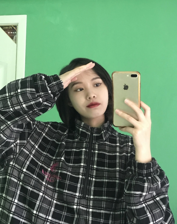 Heart-贵州省·贵阳市·南明区--会拍照，会p图，精确找到适合自己拍照好看的角度进行拍摄，不管是全身照还是自拍都可，然后进行轻微p图，让照片看起来真实又不失美感，让照片更加的美观，纯手机拍照。
      最大的才艺就是拍照！职业应该