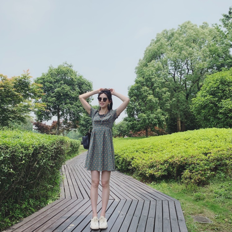 Ivy-四川省·成都市·锦江区--身高172cm,体重49公斤。是一个大大咧咧的女孩,有时会丢三落四,有时会有拖延症,但是一个时间观念特别强的人。个人认为时间就是金钱,不能和时间对抗。善待自己,善待他人,向阳而生!