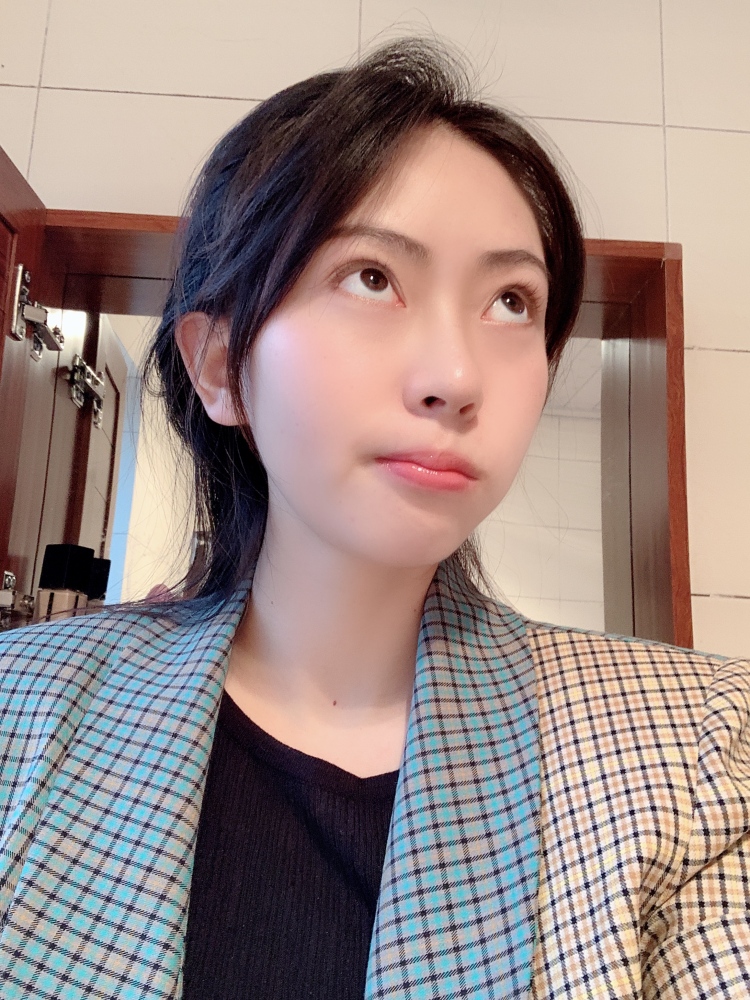 身高172cm 体重49公斤 是一个大大咧咧的女孩 有时会丢