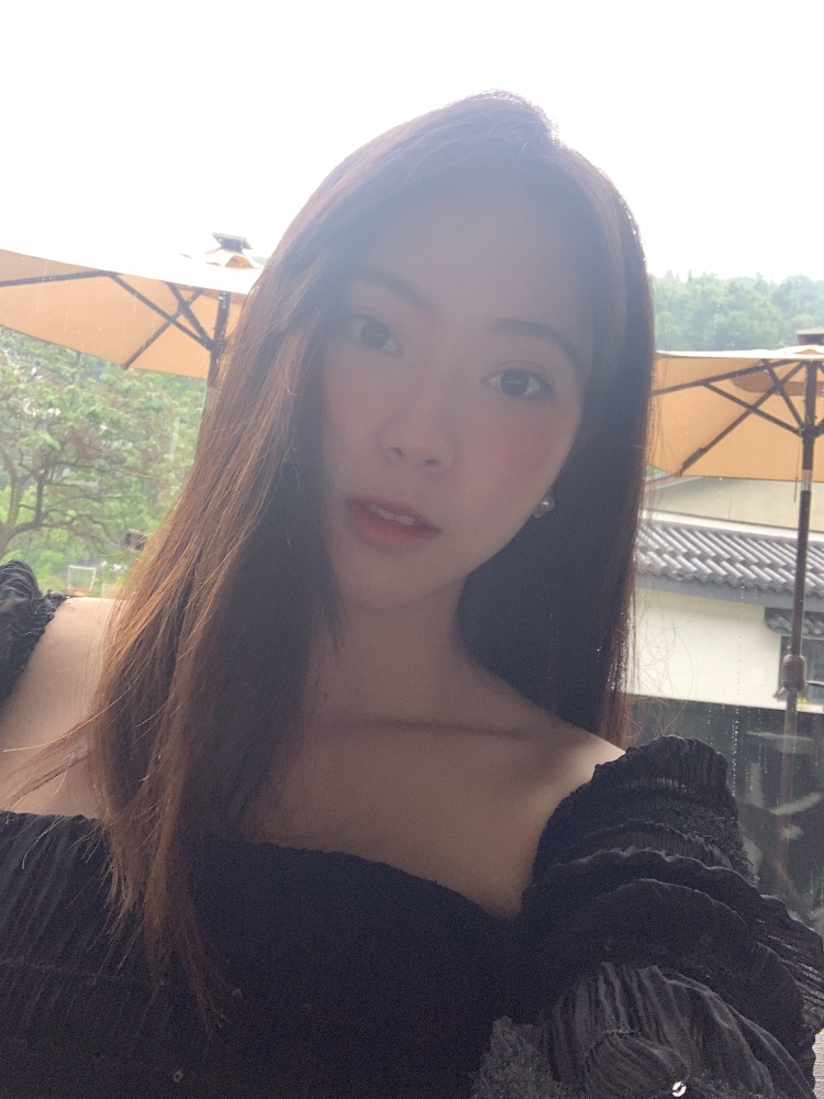 Ivy-四川省·成都市·锦江区--身高172cm,体重49公斤。是一个大大咧咧的女孩,有时会丢三落四,有时会有拖延症,但是一个时间观念特别强的人。个人认为时间就是金钱,不能和时间对抗。善待自己,善待他人,向阳而生!
