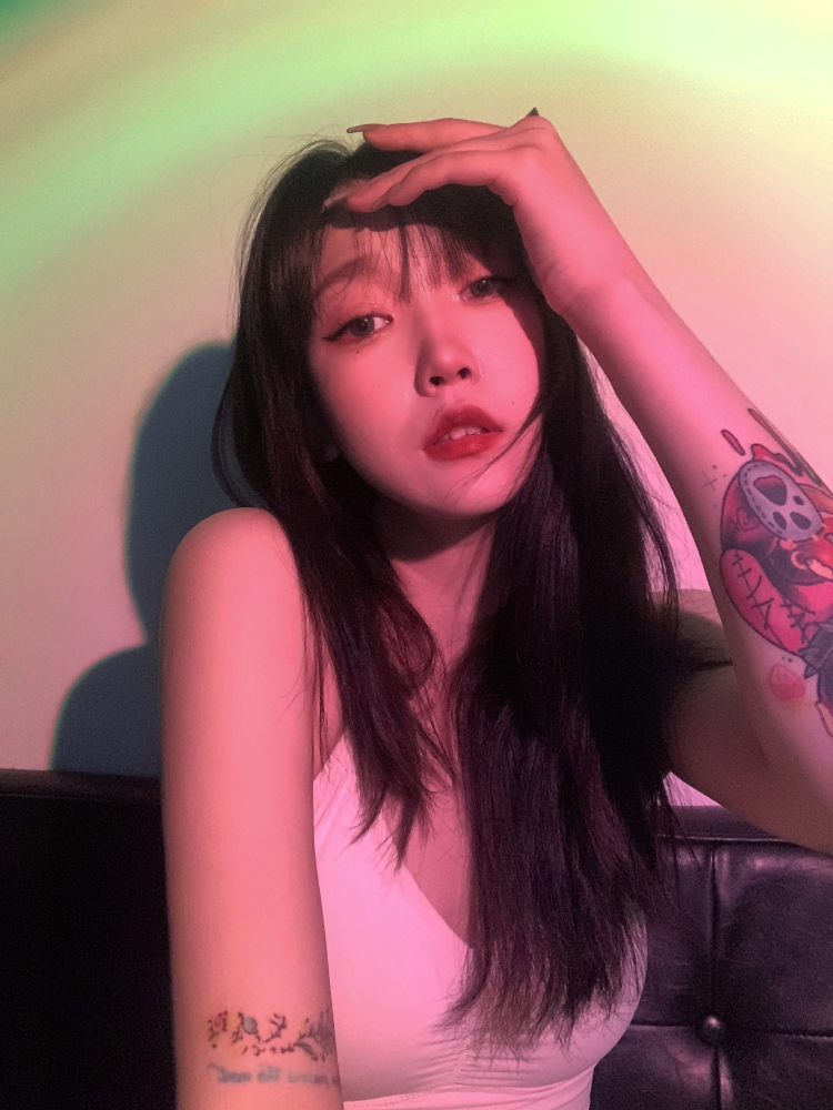 ROSÉ-辽宁省·沈阳市·和平区--接寄拍 美瞳 美妆
身高172 体重100
拍照技术较好 能提供各种风格照片