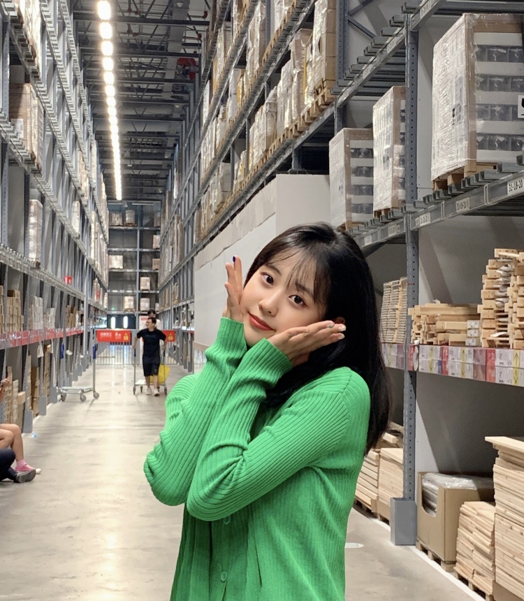lalaaa_m-河南省·郑州市·金水区--可以帮忙拍美瞳，衣服，脸部的照片等，喜欢跳舞，身高172，体重110，出片快，效率高！！！上学期间可能没有办法长期合作