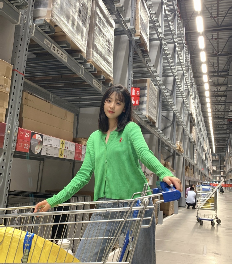lalaaa_m-河南省·郑州市·金水区--可以帮忙拍美瞳，衣服，脸部的照片等，喜欢跳舞，身高172，体重110，出片快，效率高！！！上学期间可能没有办法长期合作