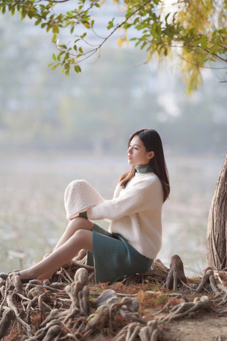 欢愉-广东省·深圳市·罗湖区-微博 *** 视频号-擅长接服装、饰品、美妆类寄拍，出图快、质量高、可返图，长期合作。其他的品类也可以尝试，诚信合作
年龄：23
身高：160CM
体重：43KG