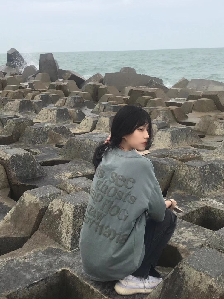 kitty迦-广东省·汕头市·金平区--可以接网拍寄拍 抖音2000多粉丝 喜欢拍穿搭喜欢探店 是学生 时间不会多但是不会拖单~