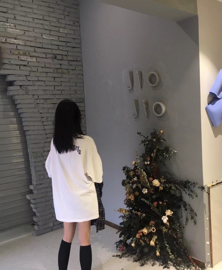 kitty迦-广东省·汕头市·金平区--可以接网拍寄拍 抖音2000多粉丝 喜欢拍穿搭喜欢探店 是学生 时间不会多但是不会拖单~