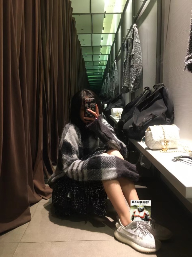 kitty迦-广东省·汕头市·金平区--可以接网拍寄拍 抖音2000多粉丝 喜欢拍穿搭喜欢探店 是学生 时间不会多但是不会拖单~