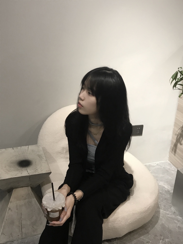 kitty迦-广东省·汕头市·金平区--可以接网拍寄拍 抖音2000多粉丝 喜欢拍穿搭喜欢探店 是学生 时间不会多但是不会拖单~